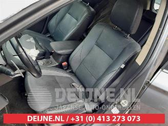 Mitsubishi Outlander Outlander (GF/GG), SUV, 2012 / 2022 2.0 16V PHEV 4x4 picture 14