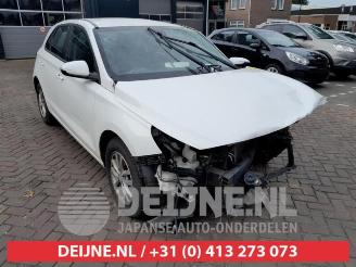 Damaged car Hyundai I-30 i30 (PDEB5/PDEBB/PDEBD/PDEBE), Hatchback, 2016 1.6 CRDi 16V VGT 2017