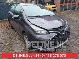 Damaged car Toyota Yaris Yaris III (P13), Hatchback, 2010 / 2020 1.33 16V Dual VVT-I 2016/9