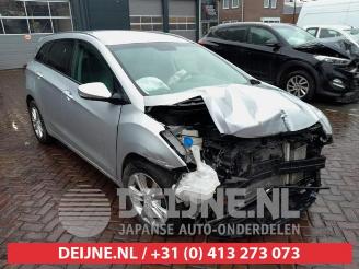 krockskadad bil auto Hyundai I-30 i30 Wagon (GDHF5), Combi, 2012 1.6 CRDi Blue Drive 16V VGT 2013/12