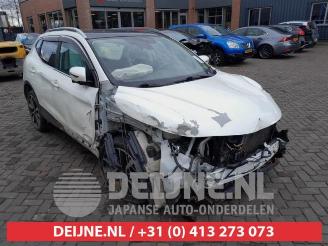 Damaged car Nissan Qashqai Qashqai (J11), SUV, 2013 1.6 dCi 2015