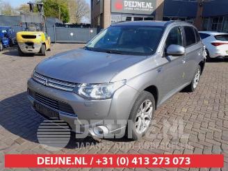 Mitsubishi Outlander Outlander (GF/GG), SUV, 2012 / 2022 2.0 16V PHEV 4x4 picture 3
