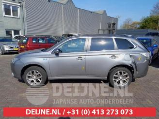 Mitsubishi Outlander Outlander (GF/GG), SUV, 2012 / 2022 2.0 16V PHEV 4x4 picture 4