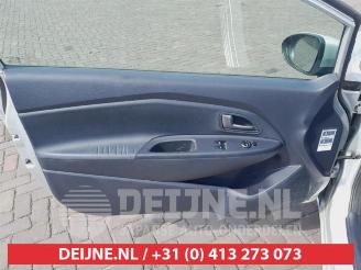 Kia Rio Rio III (UB), Hatchback, 2011 / 2017 1.4 CVVT 16V picture 11