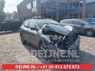 Salvage car Nissan Qashqai Qashqai (J11), SUV, 2013 1.2 DIG-T 16V 2015/6