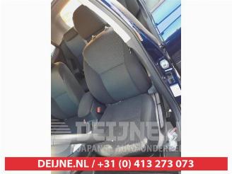 Toyota Auris Auris (E15), Hatchback, 2006 / 2012 1.8 16V HSD Full Hybrid picture 15