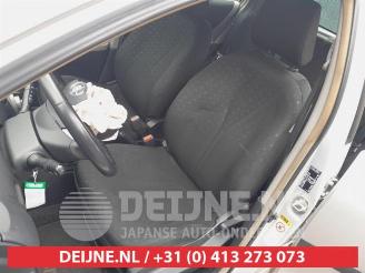 Toyota Yaris Yaris II (P9), Hatchback, 2005 / 2014 1.0 12V VVT-i picture 16