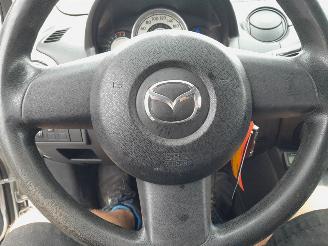 Mazda 2  picture 13