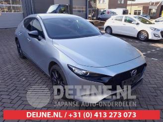 Coche siniestrado Mazda 3 3 Sport (BP), Hatchback, 2018 2.0 SkyActiv-X M Hybrid 16V 2022