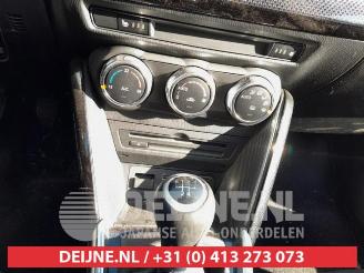 Mazda 2 2 (DJ/DL), Hatchback, 2014 1.5 SkyActiv-G 90 picture 16