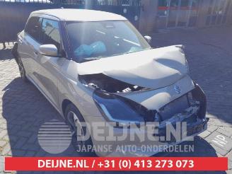 Auto da rottamare Suzuki Swift Swift (ZCE/ZDE), Hatchback 5-drs, 2023 1.2 VVT 12V Hybrid 2024/11
