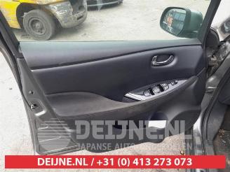 Nissan Leaf Leaf (ZE0), Hatchback, 2010 / 2017 Leaf picture 11