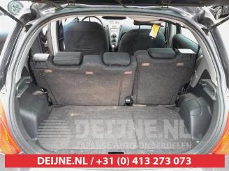 Toyota Yaris Yaris II (P9), Hatchback, 2005 / 2014 1.3 16V VVT-i picture 13