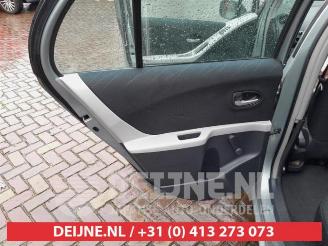 Toyota Yaris Yaris II (P9), Hatchback, 2005 / 2014 1.3 16V VVT-i picture 11