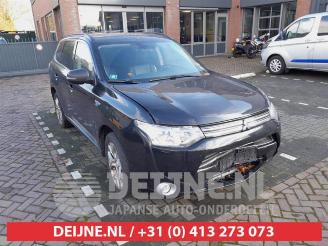 Coche siniestrado Mitsubishi Outlander Outlander (GF/GG), SUV, 2012 / 2022 2.0 16V PHEV 4x4 2013/11