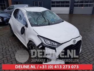 Coche siniestrado Toyota Yaris Yaris IV (P21/PA1/PH1), Hatchback, 2020 1.5 12V Hybrid 115 2024/7