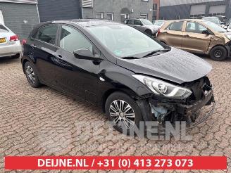 Vrakbiler auto Hyundai I-30 i30 (GDHB5), Hatchback, 2011 1.4 16V 2013/6
