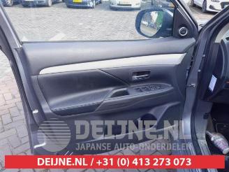 Mitsubishi Outlander Outlander (GF/GG), SUV, 2012 / 2022 2.0 16V PHEV 4x4 picture 12