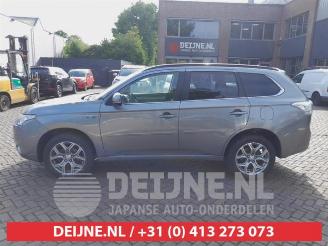 Mitsubishi Outlander Outlander (GF/GG), SUV, 2012 / 2022 2.0 16V PHEV 4x4 picture 4