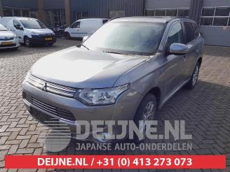 Mitsubishi Outlander Outlander (GF/GG), SUV, 2012 / 2022 2.0 16V PHEV 4x4 picture 3