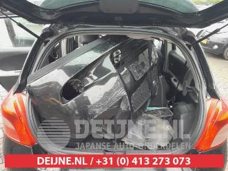 Toyota Yaris Yaris II (P9), Hatchback, 2005 / 2014 1.3 16V VVT-i picture 13