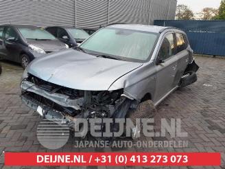 Mitsubishi Outlander Outlander (GF/GG), SUV, 2012 / 2022 2.0 16V PHEV 4x4 picture 3