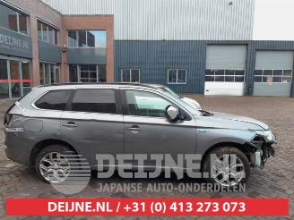 Mitsubishi Outlander Outlander (GF/GG), SUV, 2012 / 2022 2.0 16V PHEV 4x4 picture 8