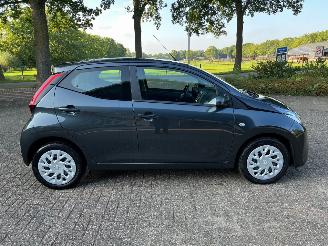 Toyota Aygo X-Play ** GEEN SCHADE** picture 2