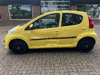 Peugeot 107 xs 5-drs airco picture 5