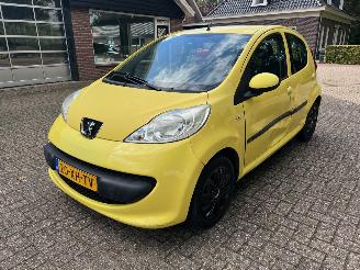 Peugeot 107 xs 5-drs airco picture 6