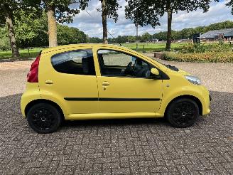 Peugeot 107 xs 5-drs airco picture 2