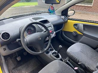 Peugeot 107 xs 5-drs airco picture 15