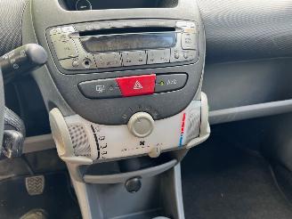 Peugeot 107 xs 5-drs airco picture 17