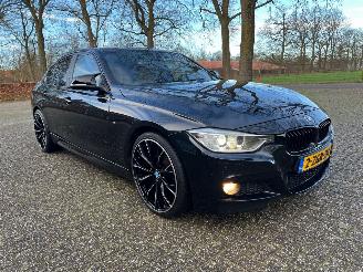 Schadeauto BMW 3-serie 320i M-pakket Sedan Automaat 2015/1