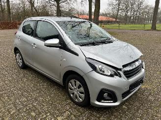 Unfallwagen Peugeot 108 1.0 active apple carplay 2019/4