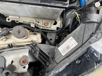 Peugeot 108 1.0 active apple carplay picture 14