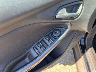 Ford Focus 1.0 Ecoboost Titanium picture 14