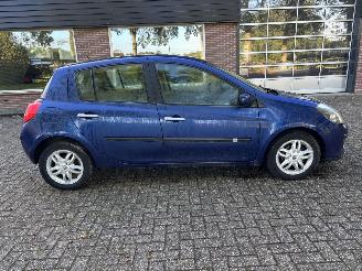 Renault Clio 1.4 16v Dynamique Line picture 5