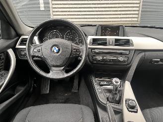 BMW 3-serie 320i SEDAN / CLIMA / CRUISE picture 9