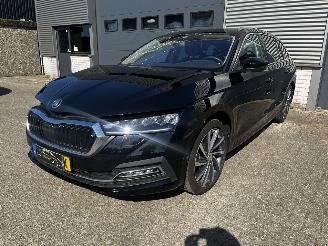 skadebil auto Skoda Octavia Combi 1.0 e-TSI AUTOMAAT / VIRTUAL COCKPIT 2023/12
