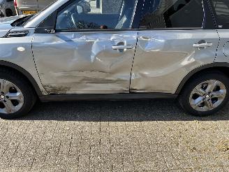 Suzuki Vitara 1.6i NAVI / CAMERA / CRUISE / TREKHAAK picture 4