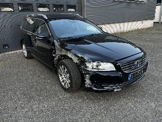 Volvo V-70 2.0 T4 AUTOMAAT / LEER / NAVI SCHUIFDAK / 85000KM picture 3
