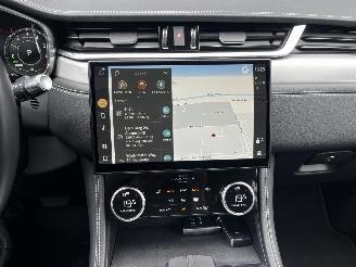 Jaguar F-Pace 2.0i P400E AWD R- DYNAMIC / BLACK STYL picture 16