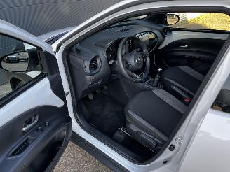 Toyota Aygo X 1.0 VVt-i CRUISE/ CAMERA / STOELVER / AIRCO picture 8