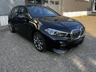 BMW 1-serie 118i M PAKKET AUTOMAAT / NAVI / CRUISE / CAMERA picture 3
