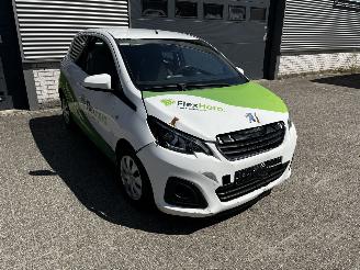 Peugeot 108 1.0 e-VTI AIRCO / 5 DEURS picture 3