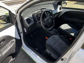 Peugeot 108 1.0 e-VTI AIRCO / 5 DEURS picture 6