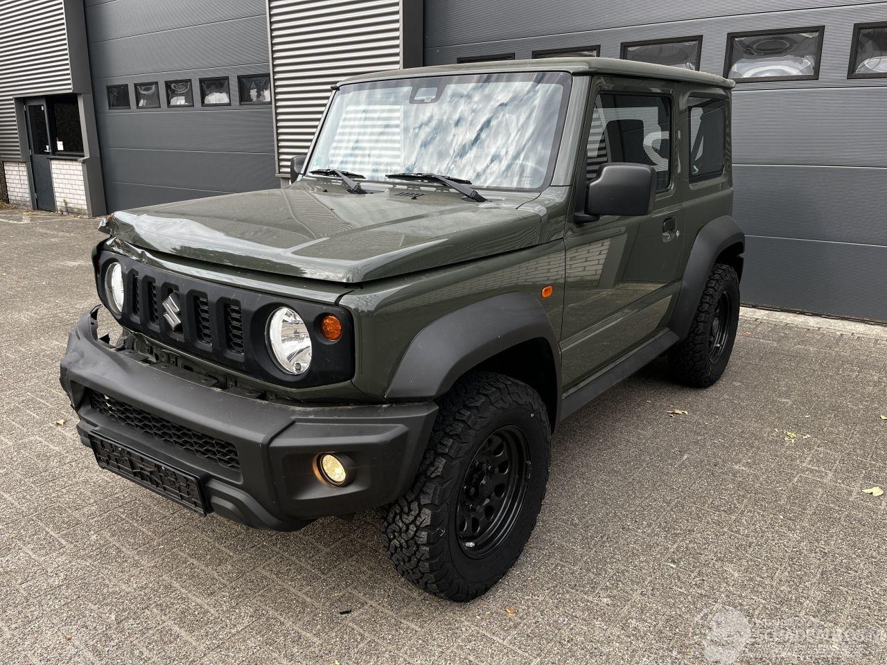 Suzuki Jimny 1.5i / 4x4 / 4 pers / trekhaak / stoelverw / cruise