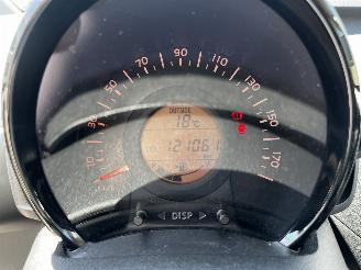 Peugeot 108 1.0 e-VTI AIRCO / 5 DEURS picture 10