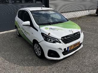 Peugeot 108 1.0 e-VTI AIRCO / 5 DEURS picture 3